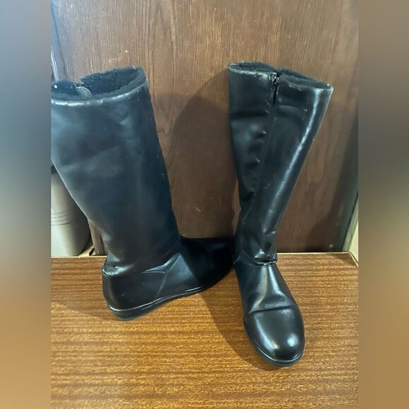 Black Knee-High lined winter Boots - Picture 2 of 7